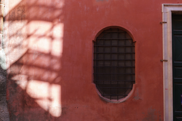 Corse | Façade d'église. | © Gilles Vanderstraeten